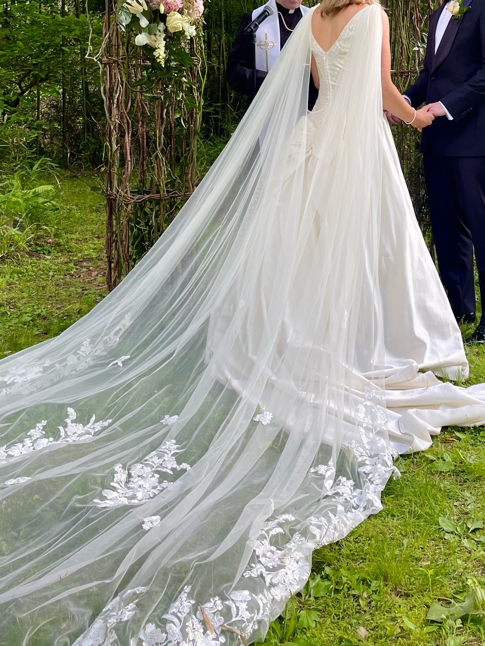 100% silk vintage Ivory Bridal Gown with straps with beaded bodice - Picture 3 of 16